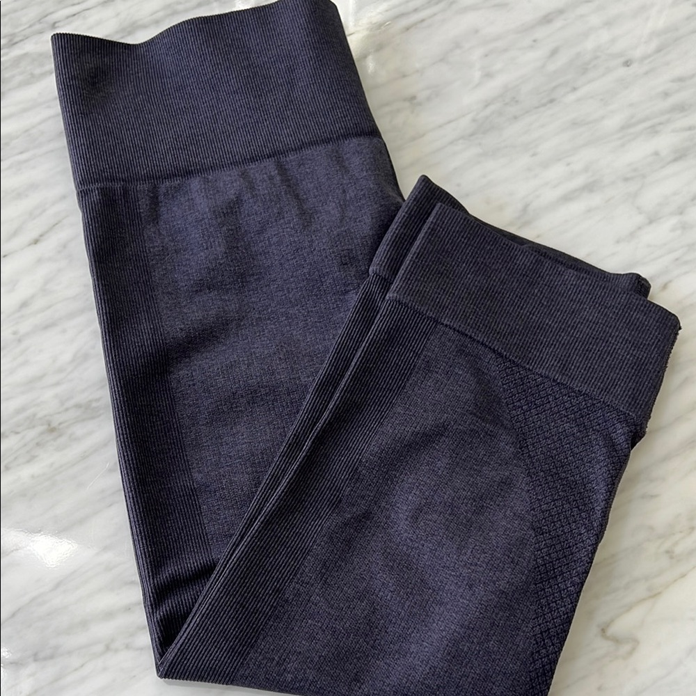 Lululemon Seamless Cropped Leggings - Picture 4 of 6
